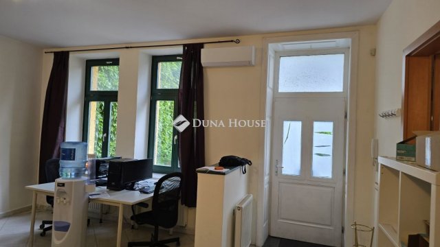 Eladó téglalakás, Veszprémben, Jókai Mór utcában 65 M Ft