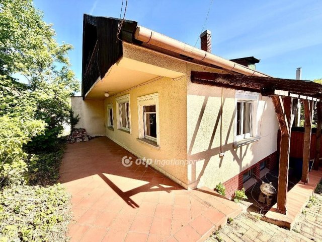 Eladó családi ház, Győrújbaráton 84.9 M Ft, 4 szobás