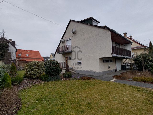 Eladó családi ház, Győrött 124.9 M Ft, 6 szobás