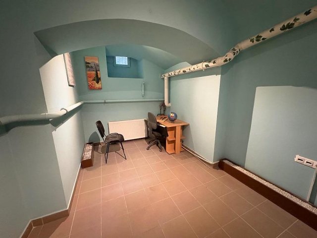 Eladó ipari ingatlan, VI. kerületben, Vörösmarty utcában