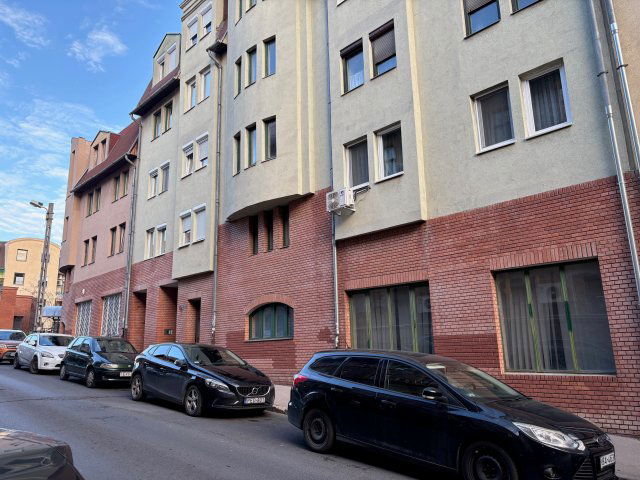 Eladó üzlethelyiség, Budapesten, II. kerületben, Ezredes utcában