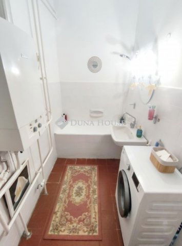 Eladó téglalakás, Pécsett 97.2 M Ft, 3 szobás