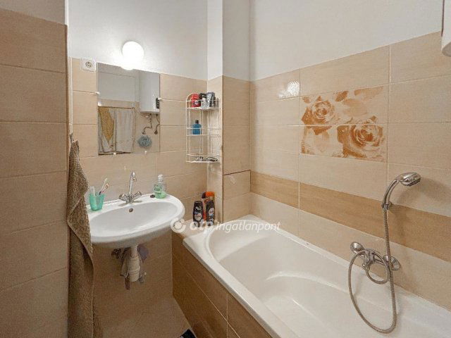 Eladó téglalakás, Siófokon 55 M Ft, 2 szobás