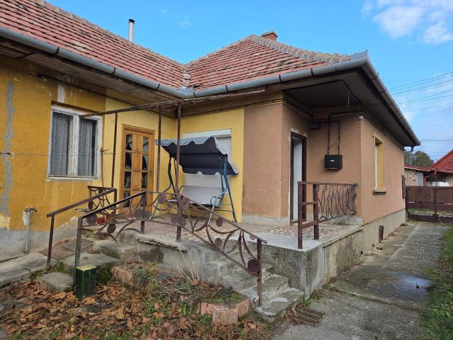 Eladó családi ház, Péterin 58.8 M Ft, 3 szobás