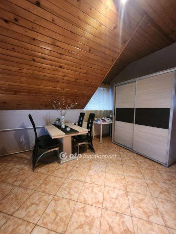 Eladó családi ház, Szigetszentmiklóson 140 M Ft, 6 szobás