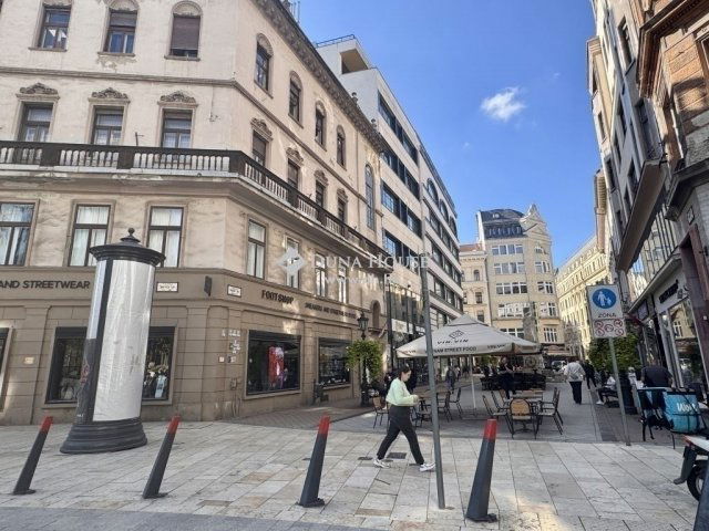 Eladó téglalakás, Budapesten, V. kerületben 93.5 M Ft, 1 szobás