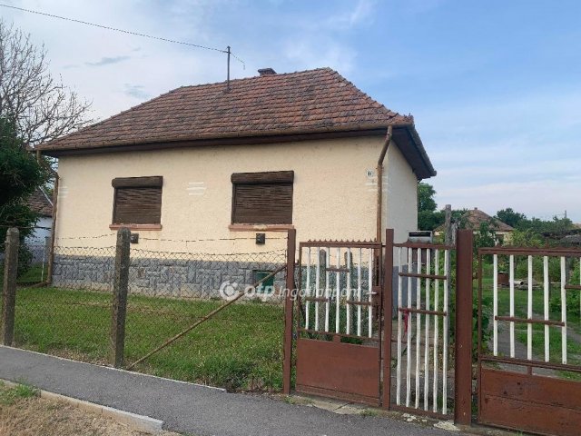 Eladó családi ház, Pétervásárán 9 M Ft, 2 szobás