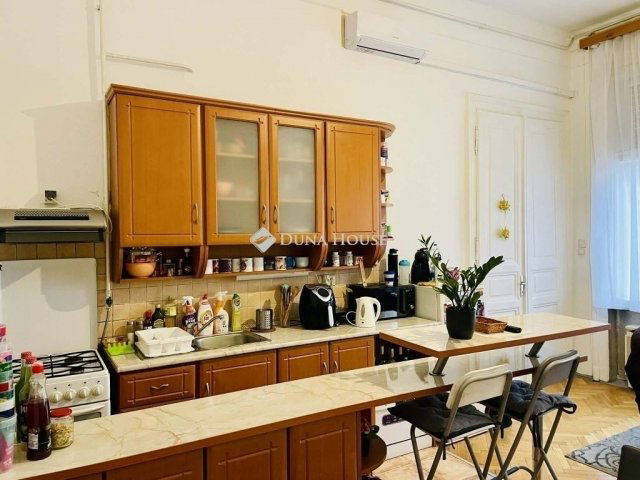 Eladó téglalakás, Budapesten, VI. kerületben 88.9 M Ft, 3 szobás