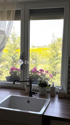 Eladó családi ház, Mikepércsen 89.5 M Ft, 4 szobás