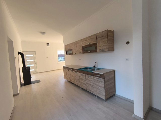 Eladó családi ház, Tiszalökön 26.5 M Ft, 3 szobás