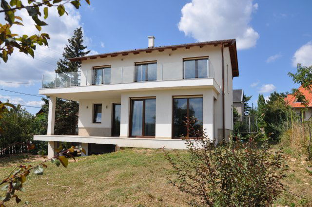 Eladó családi ház, Nagykovácsiban 225 M Ft, 5 szobás