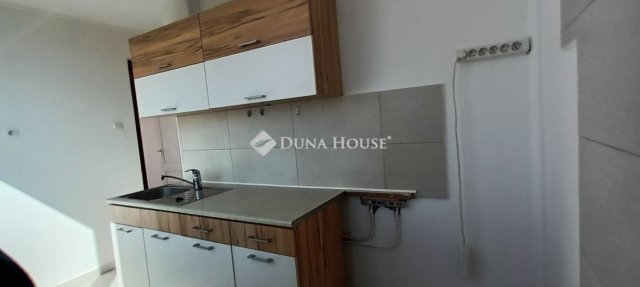 Eladó panellakás, Kecskeméten 45.99 M Ft, 2 szobás