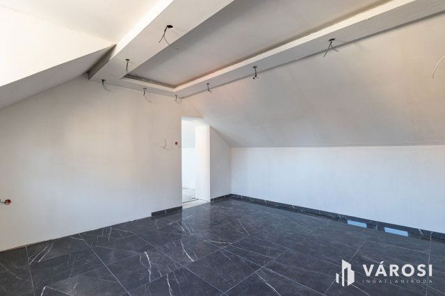 Eladó téglalakás, Hódmezővásárhelyen 59.99 M Ft, 4+1 szobás