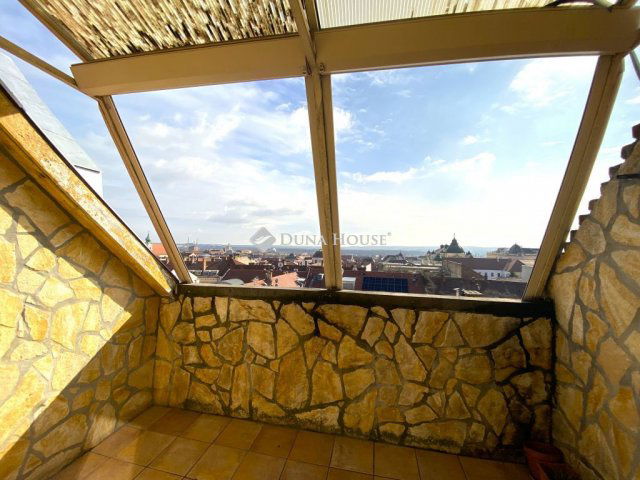 Kiadó téglalakás, albérlet, Pécsett, József utcában, 3 szobás