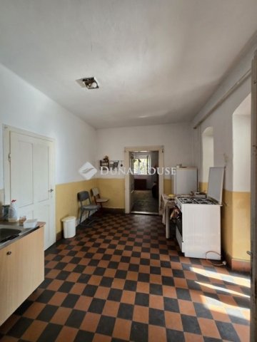 Eladó családi ház, Várpalotán 44.5 M Ft, 4 szobás