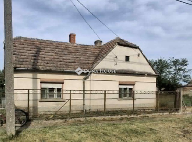 Eladó családi ház, Kamondon 7.9 M Ft, 3 szobás