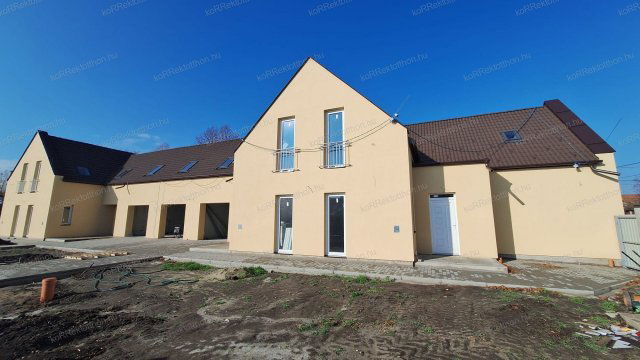 Eladó téglalakás, Jászberényben 60 M Ft, 4 szobás