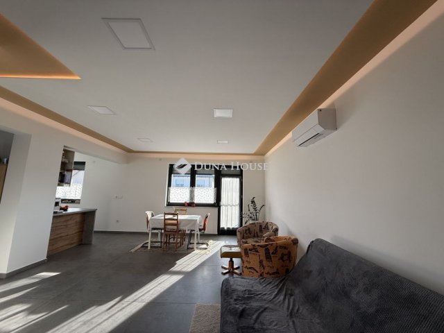 Eladó családi ház, Harkán 129.5 M Ft, 4 szobás