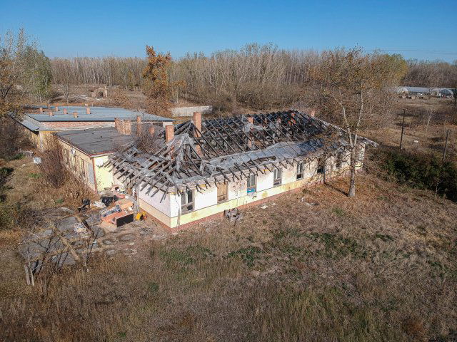 Eladó ipari ingatlan, Kiskunmajsán 30 M Ft, 10+5 szobás