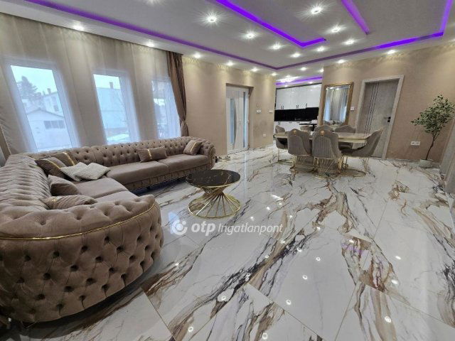 Eladó családi ház, Pápán 75 M Ft, 2+1 szobás