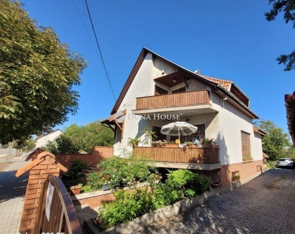 Eladó családi ház, Vecsésen 165 M Ft, 5 szobás