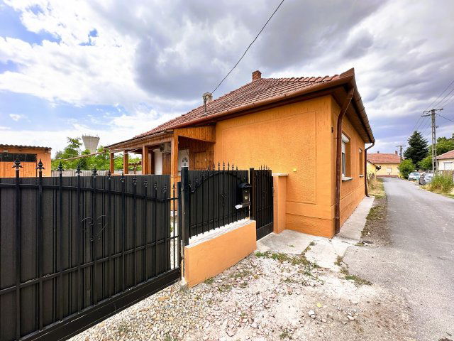 Eladó családi ház, Sarkadon 25 M Ft, 3 szobás