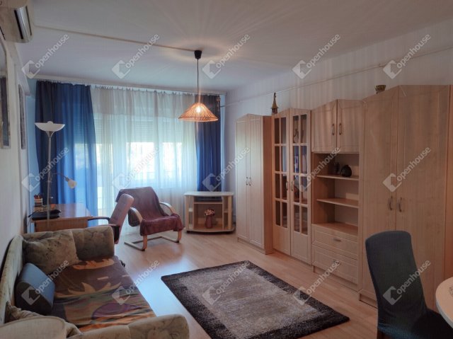 Eladó panellakás, Szegeden 52 M Ft, 2 szobás