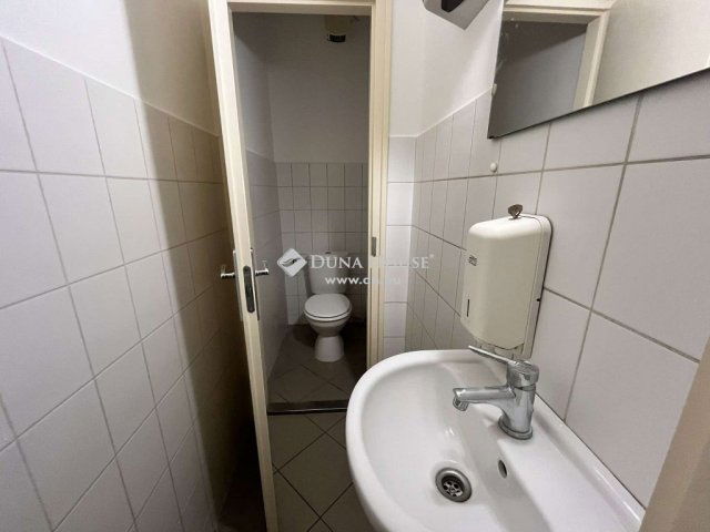 Eladó iroda, Kecskeméten 79 M Ft / költözzbe.hu