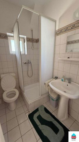 Eladó családi ház, Hévízen 350 M Ft, 7 szobás