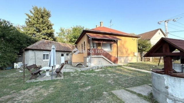 Eladó családi ház, Mendén 69.5 M Ft, 3 szobás