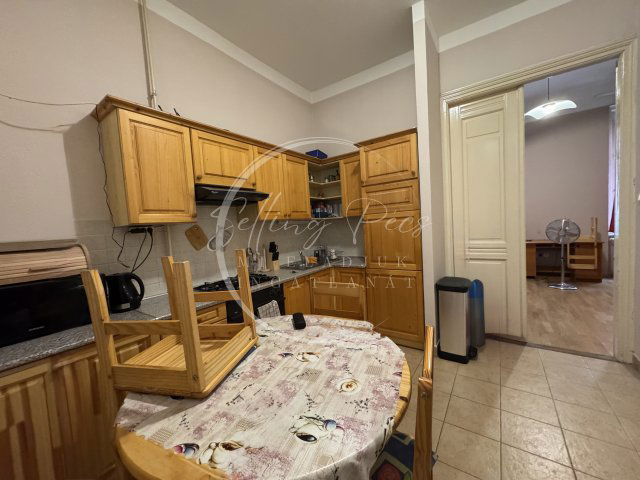 Eladó téglalakás, Pécsett, Városház közben 56 M Ft, 2 szobás