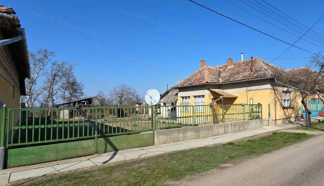 Eladó családi ház, Szelevényen 6.9 M Ft, 2 szobás