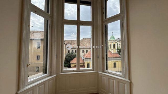 Eladó téglalakás, Budapesten, VII. kerületben, Rákóczi úton