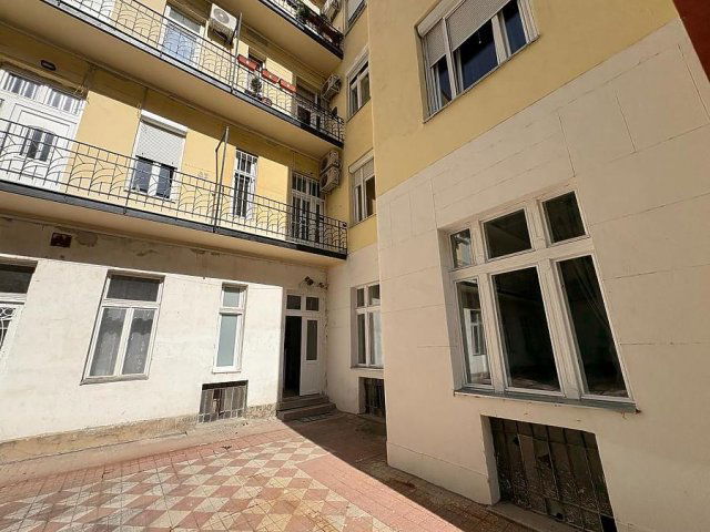 Eladó téglalakás, Budapesten, VI. kerületben, Dessewffy utcában