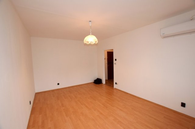 Kiadó panellakás, albérlet, Debrecenben 155 E Ft / hó, 1 szobás