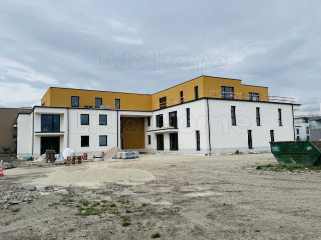 Eladó téglalakás, Győrött 60.001 M Ft, 3 szobás