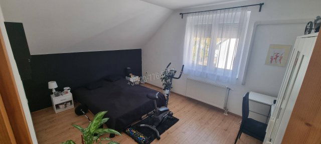 Eladó téglalakás, Esztergomban 56 M Ft, 4 szobás