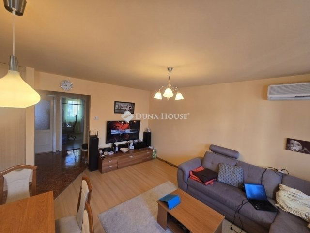 Eladó téglalakás, Szegeden 72.99 M Ft, 3 szobás