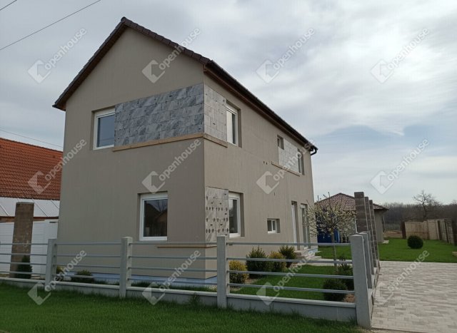 Eladó családi ház, Szegeden 125 M Ft, 5 szobás