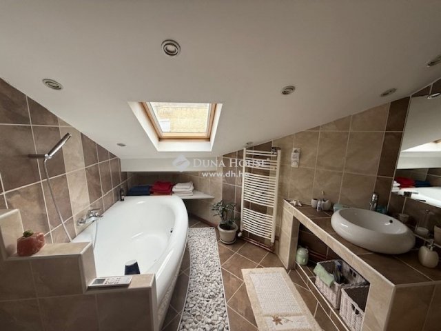 Eladó téglalakás, Budapesten, XII. kerületben 165 M Ft, 4 szobás