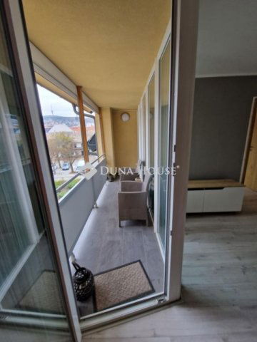 Kiadó téglalakás, albérlet, Pécsett 250 E Ft / hó, 3 szobás