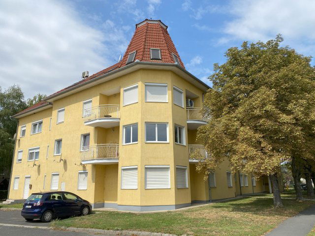 Eladó téglalakás, Zalaszentgróton 34 M Ft, 3 szobás