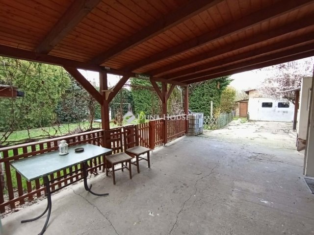 Eladó családi ház, Esztergomban 135 M Ft, 6 szobás