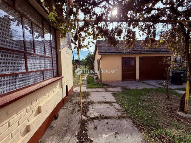 Eladó családi ház, Lajosmizsén 27 M Ft, 3 szobás