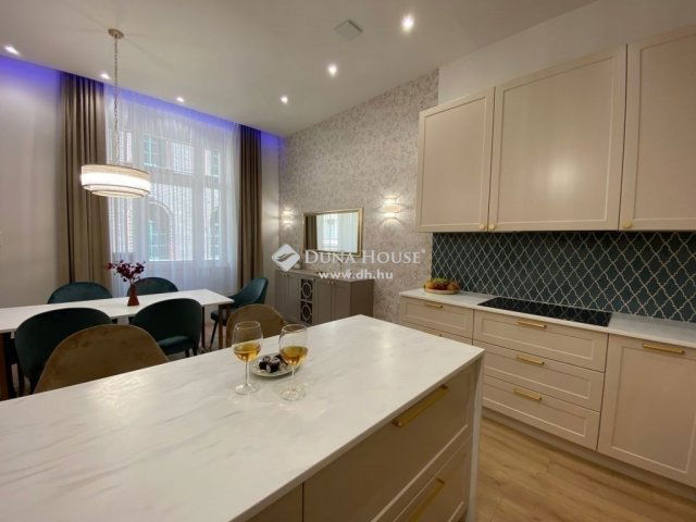 Eladó téglalakás, Budapesten, V. kerületben 390 M Ft, 4 szobás