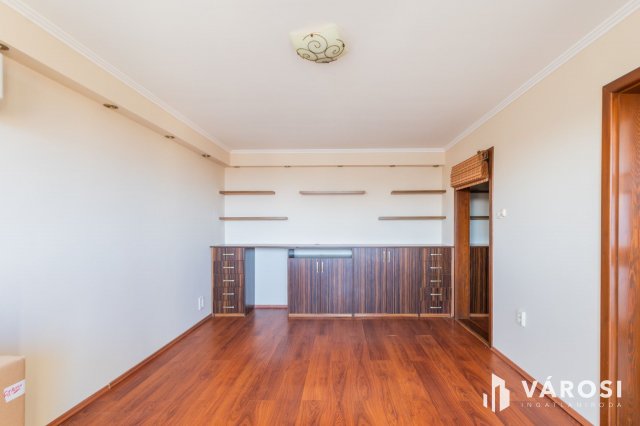 Eladó panellakás, Gyulán 35.7 M Ft, 3 szobás