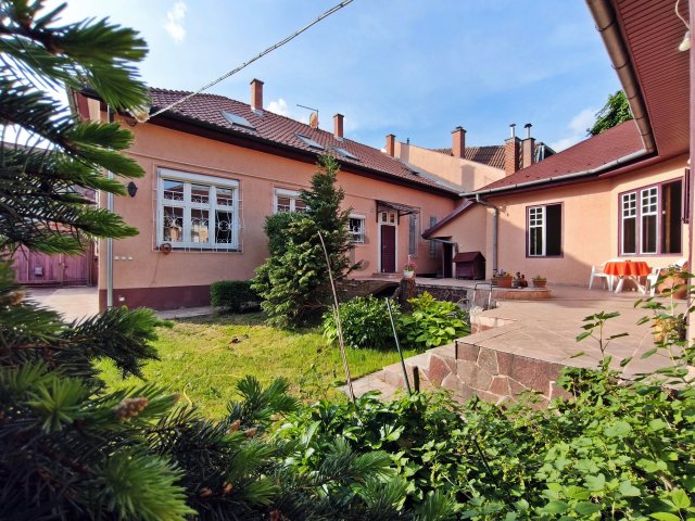 Eladó családi ház, Budapesten, XV. kerületben, Sződliget utcában