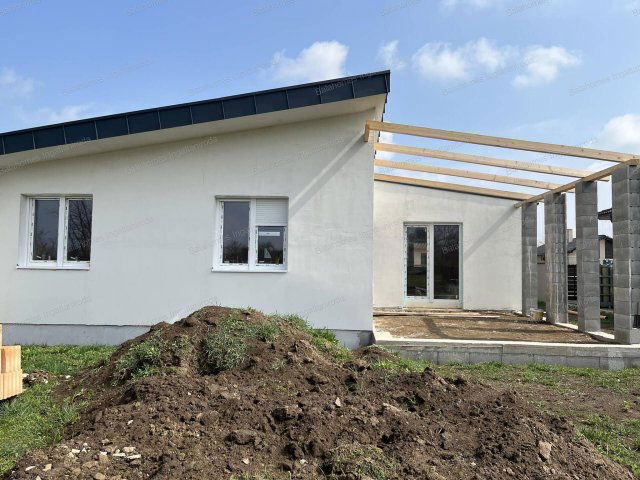 Eladó családi ház, Siófokon 90 M Ft, 4 szobás