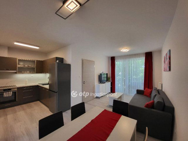 Kiadó téglalakás, albérlet, Siófokon 250 E Ft / hó, 3 szobás