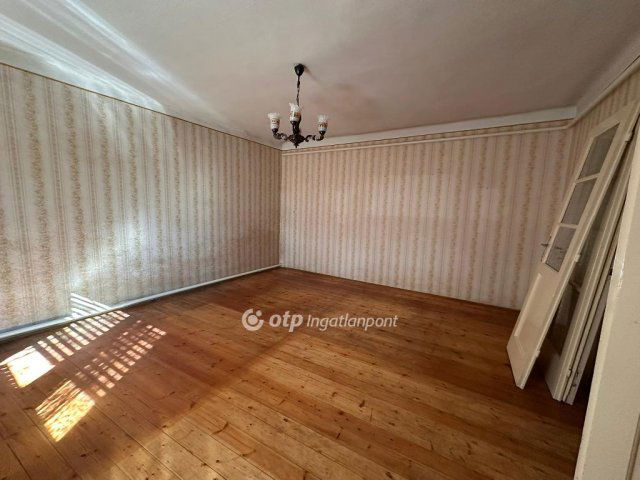 Eladó családi ház, Bugyin 43.5 M Ft, 2 szobás